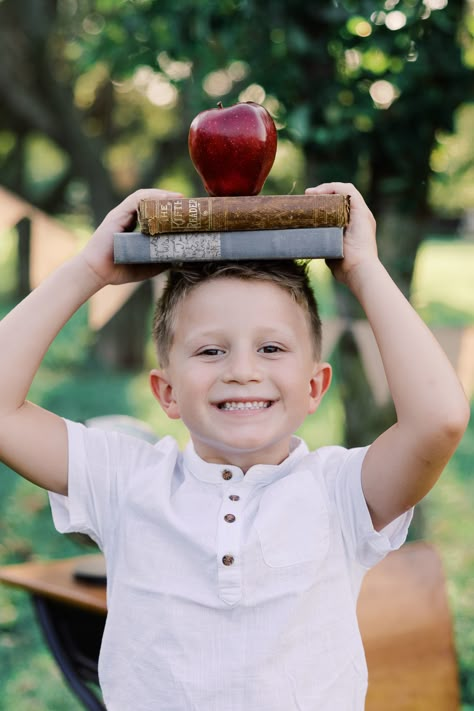 Back to school photo session
York PA photographer Outdoor School Photos, Diy School Photos, Preschool Photoshoot, School Desk Photo Shoot, Homeschool Pictures, School Poses Photo Ideas, Back To School Desk Photography, Diy School Pictures, Homeschool Back To School Pictures