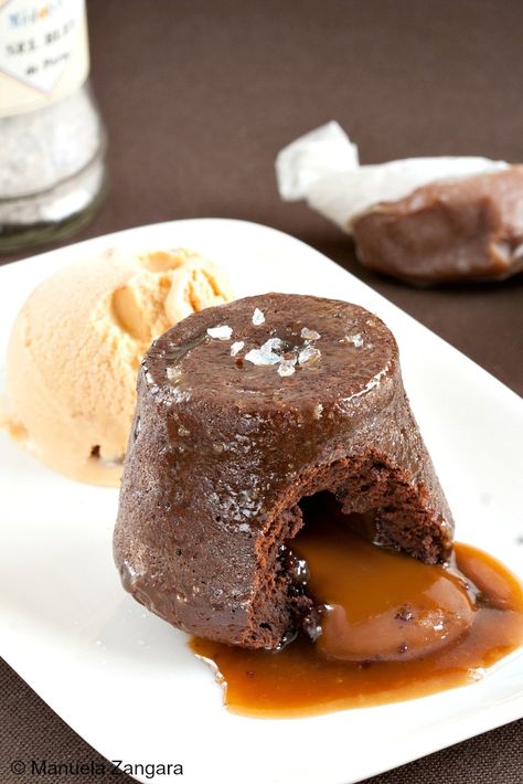 Salted Caramel Lava Cakes Ganache Recipes, Molten Cake, Lava Cake Recipes, Torte Cupcake, Molten Chocolate, Molten Lava, Chocolate Lava, Chocolate Lava Cake, Lava Cake