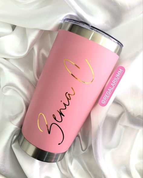 Vaso Yeti, Monogram Outfit, Tumbler Cups, Pool Party, Silhouette Cameo, Vinyl Decals, Gift Box, Tumbler, Cricut