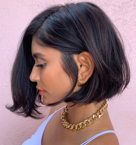 Chin-Length Layered Bob for Wavy Hair Chin Length Hair With Layers Texture, Straight Bob With Curtain Bangs, Chin Length Hair With Curtain Bangs, Short Chin Length Hair, Short Bob With Layers, Timeless Haircut, 2023 Bob Haircuts, Mom Haircut, Shaggy Layers