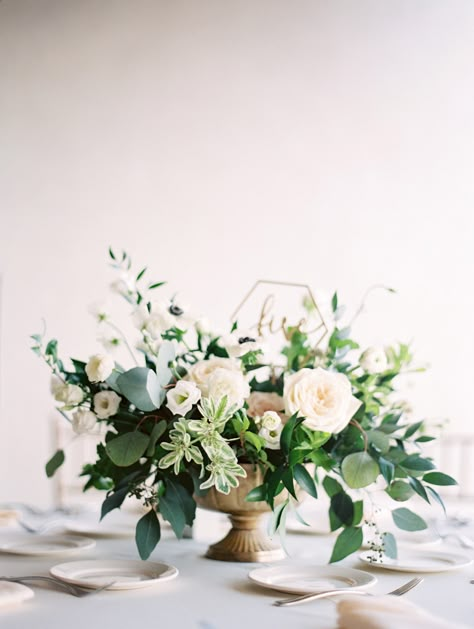 2019 Couples, White Flower Centerpieces, Olive Branch Wedding, Round Wedding Tables, Olive Green Weddings, Branch Centerpieces, Green Centerpieces, Greenery Centerpiece, Wedding Reception Flowers