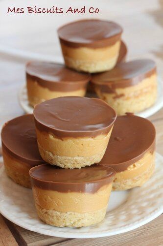 Millionnaire shortbread. - Mes Biscuits And Co Millionaire Shortbread, Caramel Desserts, Desserts With Biscuits, Cakepops, Mini Desserts, Pavlova, Cake Cookies, Sweet Recipes, Delicious Desserts