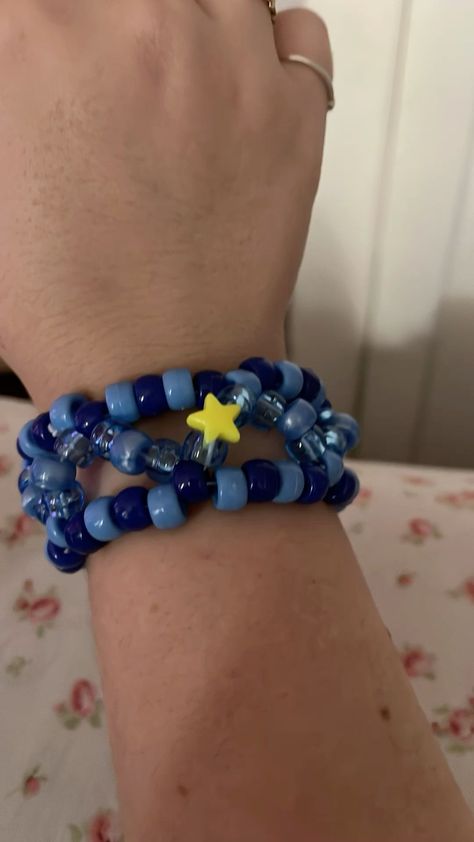 How To Make A Kandi Star Cuff, How To Make Kandi Star Glove, Kandi Braclets Idea, Cute Bracelet Ideas Pony Bead, Kandi Patterns Tutorials, Star Kandi Bracelet, Cute Kandi Singles, Simple Kandi Cuff Patterns, Kandi Star Bracelet