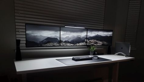 Would you run a triple monitor setup? - Minimal Desk Setups Triple Monitor Setup, Multiple Monitor Setup, Minimal Desk Setup, Monitor Setup, Minimal Desk, Desk Setups, Minimalist Desk, Leather Desk, Computer Setup