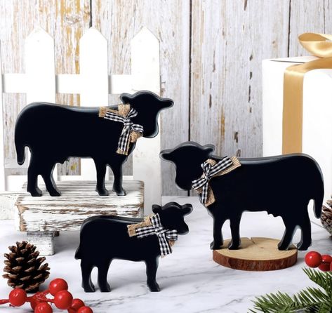 Farm Animal Ornaments, Kitchen Table Centerpiece Ideas, Cow Home Decor, Cow Home, Wooden Table Decor, Milk Cows, Farmhouse Tabletop, Christmas Tiered Tray Decor, Cow House