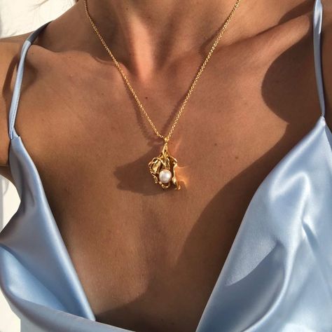 SARAJA ROBERTA ELEZ on Instagram: “@ambersceats” Vintage Jewelry Aesthetic, Aesthetic Jewellery, Lace Necklace, Golden Necklace, Dope Jewelry, Mode Inspo, Girly Jewelry, Neck Lace, Jewelry Inspo