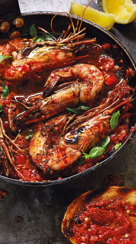 Prawn Recipes, Shellfish Recipes, Travel Magazine, Food And Travel, Chili Sauce, Fish Dishes, Fun Cooking, Shrimp Recipes, Fish And Seafood