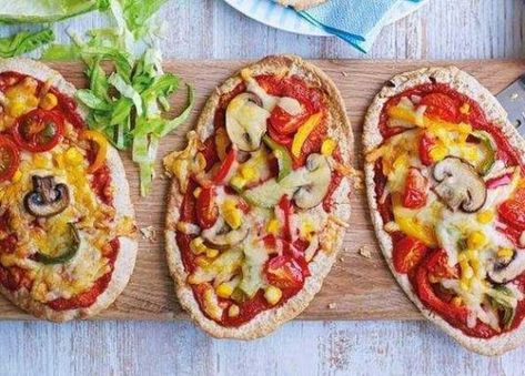 15 Quick Dinner Ideas All Students Need To Know - Society19 UK Pitta Pizza, Easy Dinners For One, Pizzas Recipe, Sainsburys Recipes, Pizza Recipes Homemade, Vegan Pizza, Pizza Recipe, Toddler Meals, Banana Bread Recipes