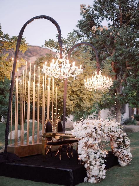 Black And Gold Wedding Head Table, Sweetheart Table Black And Gold, Black Wedding Aesthetic Wedding Ceremony Decor, Luxury Black Ceremony Set, Outdoor Ranch Wedding, Black Gold Decor, Eddie Zaratsian, Tall Floral Arrangements, Hummingbird Nest