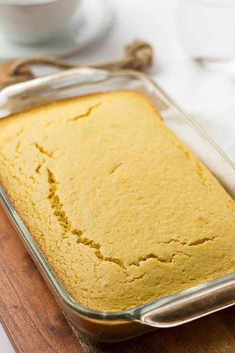 Cornbread Recipe With Corn, Vegan Cornbread Recipe, Recipe With Corn, Vegan Bakes, Pumpkin Cake Easy, Cornbread With Corn, Baking Vegan, Vegan Cornbread, Glass Pan