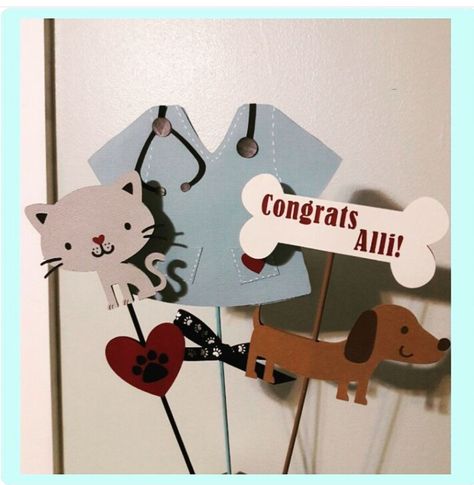 Centerpiece for Vet Grad Vet Graduation Party Ideas, Veterinarian Graduation Party Ideas, Vet Tech Party Ideas, Vet Tech Graduation Party Ideas, Vet Tech Graduation Party, Vet School Graduation Party Ideas, Vet School Graduation, Veterinary Graduation, Graduation Display Table