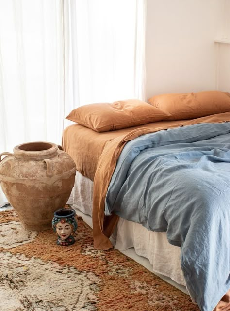 Caramel And Blue Bedroom, Blue And Rust Bedding, Orange And Blue Room Ideas, Color Block Bedding, Light Blue And Terracotta Bedroom, Mixed Color Bedding, Blue And Rust Bedroom Ideas, Terracotta Blue Bedroom, Orange And Blue Bedding