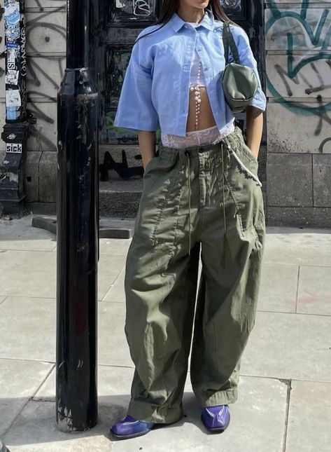 Masc Femme Fashion, Queer Fashion Women, Cargo Outfits Women, Queer Outfits, Cargo Outfit, Outfits Rave, Queer Fashion, Tomboy Outfits, Tomboy Style Outfits