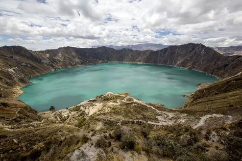 The largest known volcano in the world has been discovered in the Philippine Sea - Science Caldera Volcano, Magma Chamber, Shield Volcano, Pyroclastic Flow, Philippines Beaches, Lake Names, Physical Geography, Lava Flow, Promotional Image