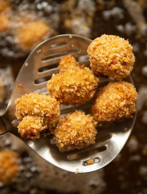 These breaded mushrooms are marinated for a gorgeous depth of flavour, then deep fried for an extra crunchy finish! #mushrooms #deepfried #fingerfood | www.dontgobaconmyheart.co.uk Fried Mushrooms Batter, Deep Fried Mushrooms, Deep Fried Zucchini, Easy Stuffed Mushroom Recipe, Fried Mushroom Recipes, Fungi Recipe, Breaded Mushrooms, Stuffed Mushrooms Easy, Deep Fried Recipes