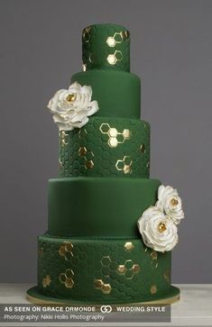 Geometric Cake, Green Wedding Cake, Green Cake, Wedding Green, Chocolate Wedding Cake, Cake Blog, Unique Wedding Cakes, Gold Wedding Cake, Elegant Wedding Cakes