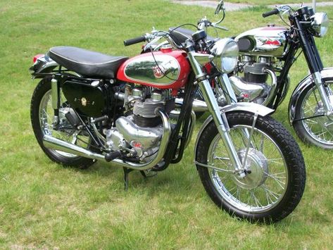 Suzuki Cafe Racer, Leather Chaps, Bsa Motorcycle, Triumph Bikes, Biking Diy, Bike Pictures, Motorcycle Decor, Motor Cycles, British Motorcycles