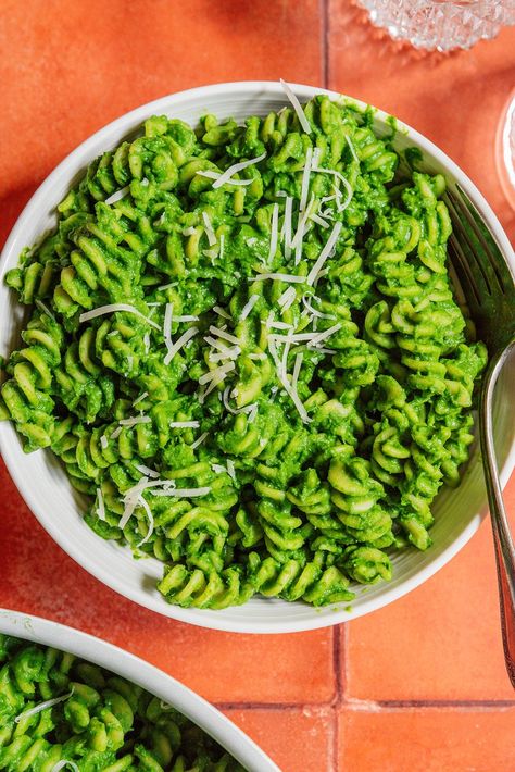 Nutrient-Packed Green Goddess Pasta | Live Eat Learn Green Pasta Recipe, Green Goddess Pasta, Green Pasta Sauce, Nutritious Vegetables, Green Pasta, Pasta Varieties, Protein Pasta, Food Scientist, Hidden Veggies