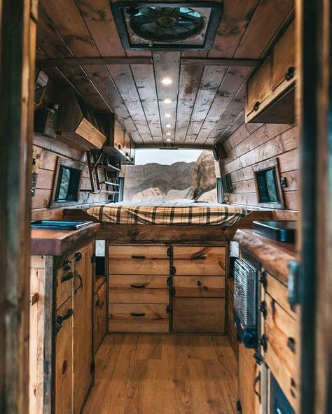 Van Interior Design, Chevrolet Van, Converted Vans, Best Campervan, Van Vw, Camper Interior Design, Tiny House Camper, Small Travel Trailers, Hang Artwork