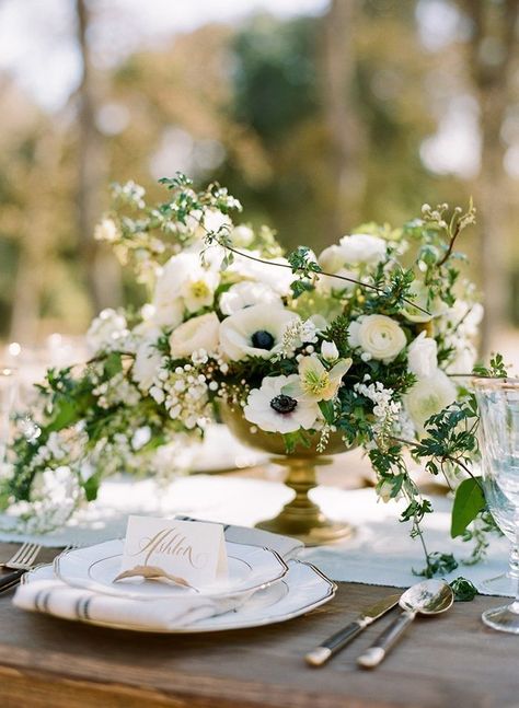 Mens White Tuxedo, Low Wedding Centerpieces, Thanksgiving Table Settings Elegant, Centerpieces Greenery, Tuxedo White, Anemone Wedding, Anemone Bouquet, Wedding Flower Centerpieces, White Tux