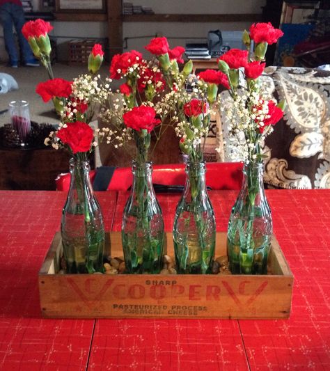 Coke Bottle Flowers, Coke Bottle Decorations Ideas, Glass Coke Bottle Centerpieces, Glass Coke Bottle Ideas, Beer Bottle Flower Vase, Custom Coke Bottles, Jojo Wedding, Coke Bottle Crafts, Coke Crate Ideas