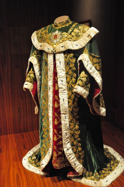 Ceremonial robe of a Knight of the Order of St. Stephen -  Austrian Imperial Treasury, Vienna Medieval Clothing Royal, Imperial Clothing, Medieval Fantasy Clothing, Royal Cape, Coronation Robes, St Stephen, Cape Fashion, King Outfit, Armagh