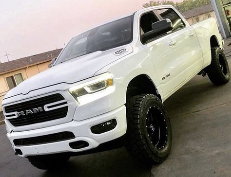 White Ram 1500 Lifted, Custom Ram 1500, Ram 2022, Doge Ram, Lifted Ram, 2023 Ram 1500, Best Pickup Truck, 2018 Dodge Challenger Srt, Country Trucks