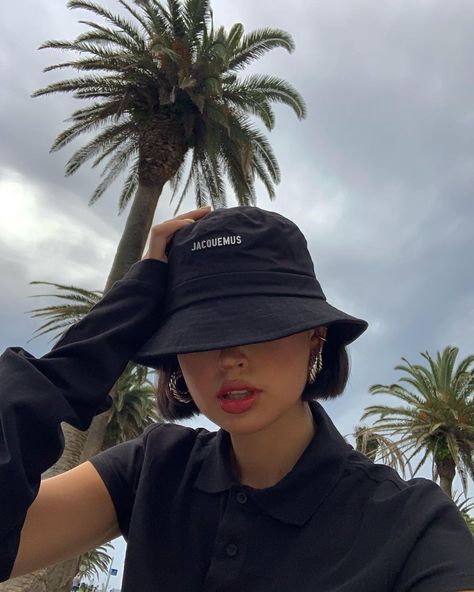 Black Bucket Hat Outfit, Hats With Short Hair, Hat With Short Hair, Hats Short Hair, Hair With Hat, Hat Outfit Summer, Bucket Hat Outfit, Story Pics, Korean Writing