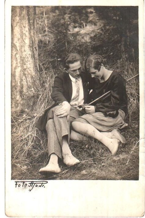 Romantic Couple Photo, Old Fashioned Love, Romantic Photos Couples, Fotografi Vintage, Vintage Couples, Vintage Romance, Old Love, Couple Photo, Vintage Life