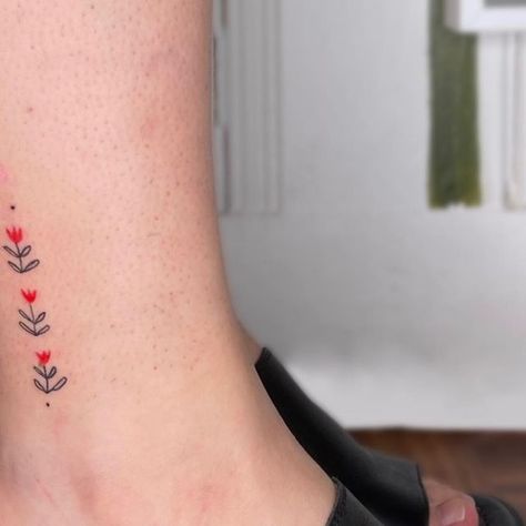 Tater Tot Tattoos • Myla on Instagram: "🌷Cutie tulip adornment for Sophia🌷ty!!! 🥰 . . #ornamentaltattoo #tinytattoo #ignorantstyletattoo #flash" Tulip Tattoos, Tulip Tattoo, E Tattoo, Stick And Poke, Tiny Tattoos, Tater Tot, Tatting, Tulips, Flash