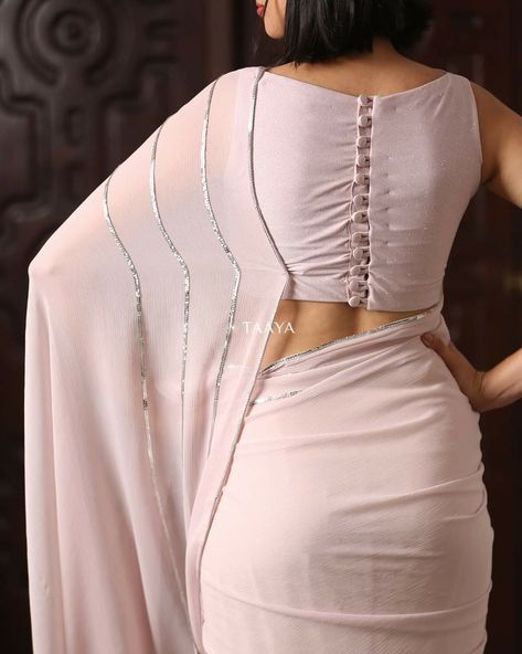 Saree Jacket Designs, Blouse Designs High Neck, Cotton Saree Blouse Designs, Blouse Designs Catalogue, Simple Saree Designs, Latest Blouse Designs Pattern, Backless Blouse Designs, New Saree Blouse Designs, Traditional Blouse Designs