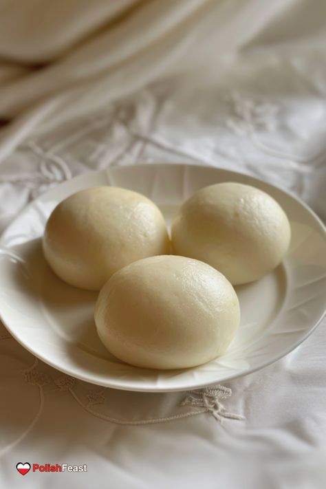 These traditional Polish steamed buns, pampuchy, are light and fluffy. Enjoy them with sweet or savory toppings for a versatile treat. Steamed Buns Recipe, Steam Buns Recipe, Chinese Cooking Recipes, Buns Recipe, Culinary Travel, Vegetable Soup Recipes, Bun Recipe, Steamed Buns, Soda Bread