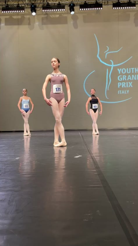 Dancer Lifestyle Aesthetic, Yagp Ballet, Backstage Aesthetic, Lifestyle Aesthetic Wallpaper, Aesthetic Hip Hop, Dancer Aesthetic, Dancer Things, Dance Goals, Ballet Competition