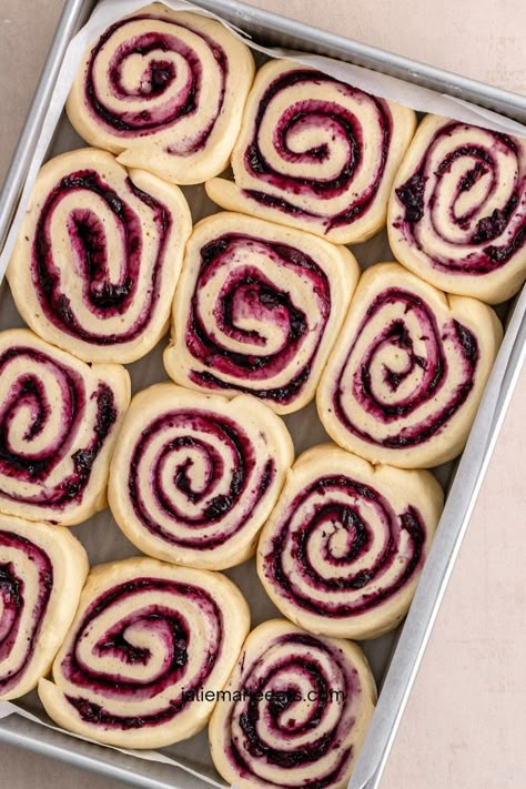 Jam Cinnamon Rolls, Huckleberry Rolls, Blueberry Cinnamon Rolls Easy, Recipes With Blueberry Jam, Blueberry Cheesecake Buns, Huckleberry Cinnamon Rolls, Blueberry Rolls Recipe, Sourdough Blueberry Rolls, Fruit Filled Cinnamon Rolls