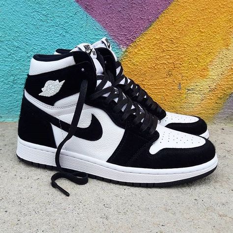 Jordan Retro 1 Mujer, Trendy Nike Custom High-top Sneakers, Trendy Custom Sneakers With Gum Sole For Streetwear, Trendy Nike Sneakers For Streetwear, Jordans 1 Panda, Nike Air Jordans Panda, Nike Jordan Costo, Trendy Black Mid-top Custom Sneakers, Air Jordan 1 Panda