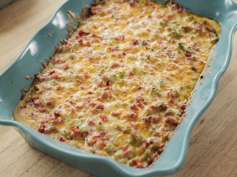 Tater Tot Breakfast Casserole Breakfast Casserole Ree Drummond, Tot Breakfast Casserole, Breakfast Casserole Recipes, Tater Tot Breakfast Casserole, Breakfast Casserole Recipe, Tater Tot Breakfast, Food Network Canada, Pioneer Woman Recipes, Tater Tots