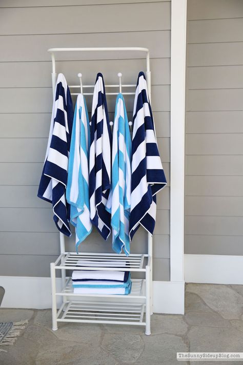 Pool Towel Rack - The Sunny Side Up Blog Pool Towel Storage, Beach Towel Storage, Outdoor Towel Rack, Pool Organization, Pool Rack, Pool Towel Holders, Towel Rack Pool, Fun Towels, Pool Storage