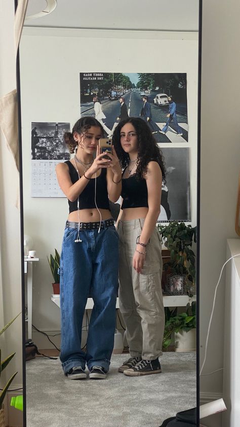 Teenage Dirtbag Outfit, Dirtbag Outfits, Outfit Inspo Cargo Pants, School Outfits 2022, 2022 Jeans, Outfits Cargo Pants, Cargo Pants Outfit Ideas, Outfit Inspo Street Style, Outfits Cargo