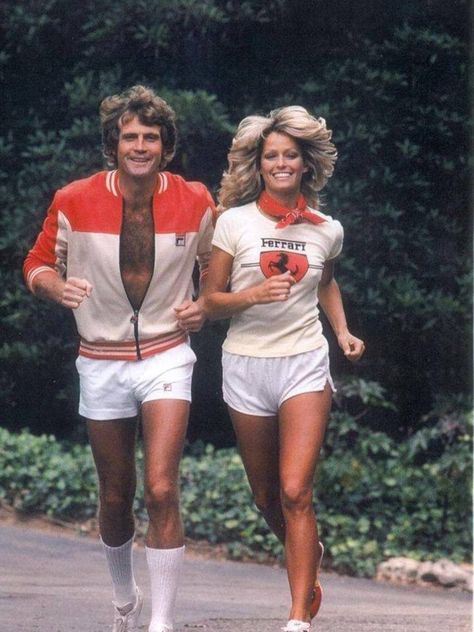 lee and farrah Mode Tennis, Farrah Fawcet, Lee Majors, Fila Vintage, Charlie’s Angels, Farrah Fawcett, Tennis Fashion, Jaclyn Smith, 1970s Fashion