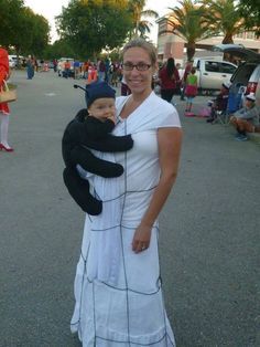 Imgur: The most awesome images on the Internet Baby Wearing Costumes, Parents With Baby, Baby Carrier Costume, Spider Baby, Pregnancy Costumes, Pregnant Halloween Costumes, Carnaval Costume, Spider Costume, Pumpkin Halloween Costume