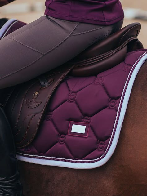 Purple White Edge is here! Gorgeous, classy and edgy are the lead words for this collection – we’re sure you will love it as much as we do! The saddle pad has a darker purple color with binding in white and pipings in silver and purple matching to the main color. Quilting with Equestrian Stockholm’s stylish logo. The material on top is shiny, dirt repellant and the bottom part has a super quick dry function – so your horse stays dry and comfortable during practice or competition. Matches perfect Jump Saddle, Jumping Saddle Pads, Riding Vest, Horse Saddle Pads, Western Saddle Pads, Jumping Saddle, Dressage Saddle Pad, Horse Equipment, Stylish Logo