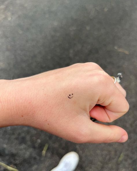 smile smiley face small tattoo Smiley Face Tattoo On Hand, Smiley Face Tattoo, Face Tattoo, Love Languages, Smiley Face, Summer Kids, Aesthetic Wallpaper, I Tattoo, Delicate Bracelet