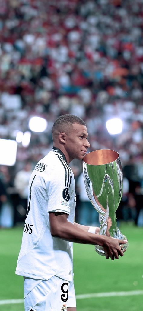 #mbappe #realmadrid #supercup #wallpapers Mbappe Wallpapers, Mbappé Wallpaper, Mbappe Kylian, Mbappe Real Madrid, Francisco Gento, Football Clips, Wallpaper Football, Real Madrid Team, Football Photography