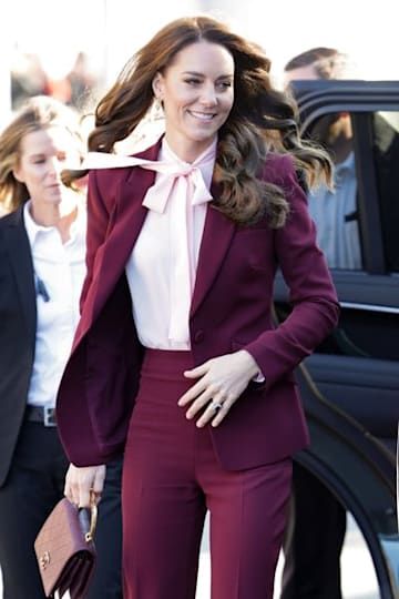 Kate Middleton Suit, Lady Susan, Prince William And Kate Middleton, Burberry Dress, Boston Harbor, Princess Catherine, Estilo Real, British Monarchy, Duchess Catherine