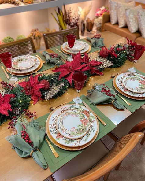 Christmas Table Decorations Diy, Graduation Party Table, Diy Christmas Table, Christmas Dinner Table, Table Setting Decor, Christmas Tablescape, Navidad Christmas, Christmas Table Settings, Decor Minimalist