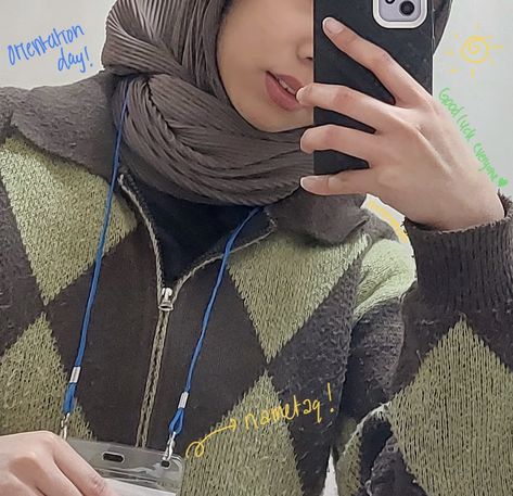 I paired it with the loose blue jeans🤗 Checkout my instagram : natasyaxth Loose Blue Jeans, Korean Style Hijab, Style Hijab, Hijab Outfit, Blue Jeans, Korean Fashion, Outfit Ideas, Blue, Instagram