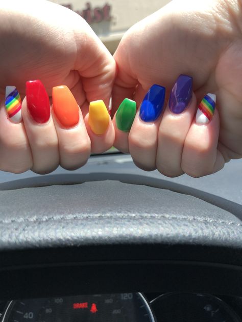 Nail Art Pride Month, Nail Pride Designs, Pride Gel Nail Designs, Rainbow Colored Nails, Pride Month Nails Simple, Nails Inspiration Rainbow, Coffin Pride Nails, Rainbow Foil Nails, Gay Pride Nail Art