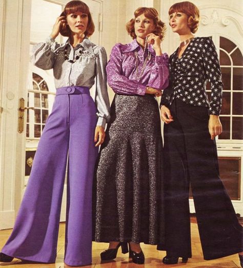 Every day 70s bell-bottoms and long skirts 70s Fashion Bell Bottoms, 70s Fashion Women, 70s Mode, 70s Fashion Outfits, 1970 Fashion, Moda Hippie, Outfit Essentials, Fashion 1970s, 60s 70s Fashion