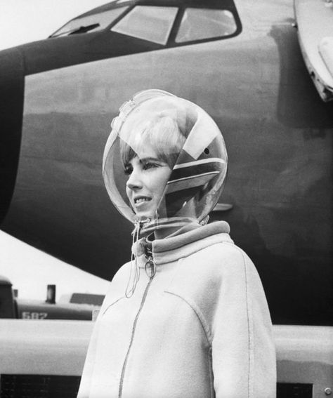 Pucci used ‘Jetsons’ space-aged themes and one of his most peculiar designs for the airline was these plastic space helmets. The “RainDome”, to be worn by hostesses between the terminal and the plane to prevent their beehive hairstyles from being ruined by the elements. However, the “RainDomes” were scrapped after only a month because the helmets cracked easily, there was no place to store them on the aircraft, and jetways at many airports made them unnecessary. Vintage Flight Attendant, Space Age Fashion, Vintage Scifi, Patti Hansen, Airline Uniforms, Flight Attendant Uniform, National Airlines, Joe Colombo, Goggles Glasses