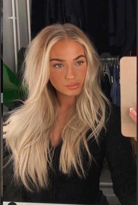 Light Blonde Hair, Blonde Hair Inspiration, Blonde Hair Shades, Blonde Hair Looks, Hair Shades, Long Blonde, Hair Inspiration Color, Long Blonde Hair, Hair Inspo Color